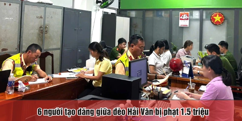 6 người tạo dáng giữa đèo Hải Vân bị phạt 1.5 triệu