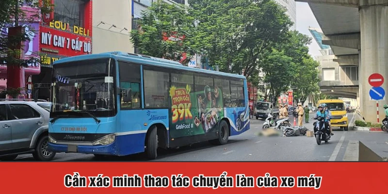 Cần xác minh thao tác chuyển làn của xe máy