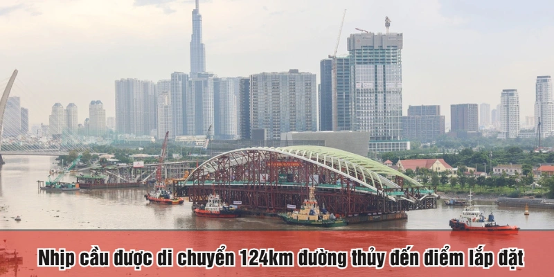 Nhịp cầu được di chuyển 124km đường thủy đến điểm lắp đặt